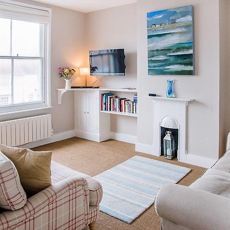 Serendipity, Aldeburgh - An Apartment On The High Street! Buitenkant foto